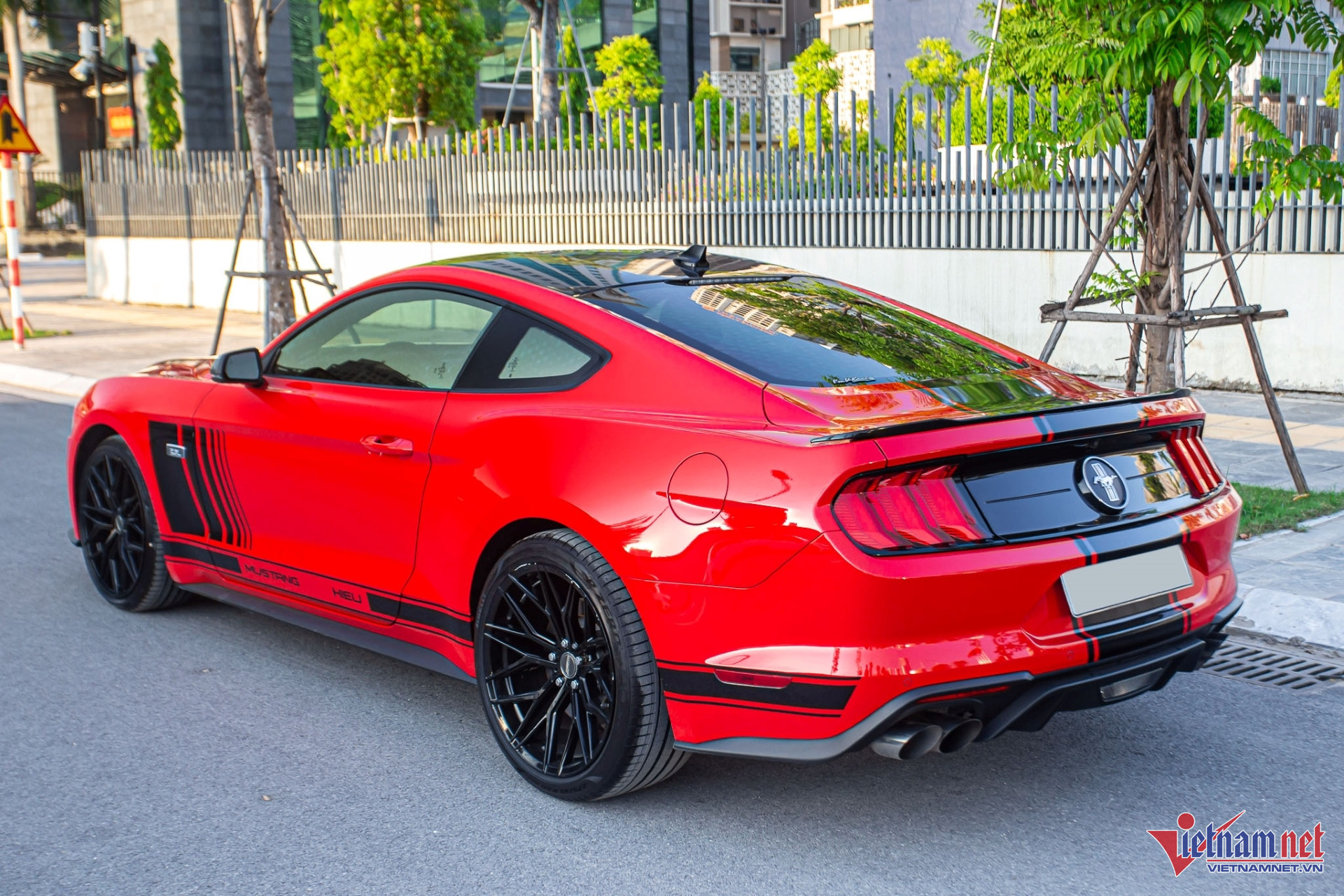 W-ford mustang 8.JPG.jpg