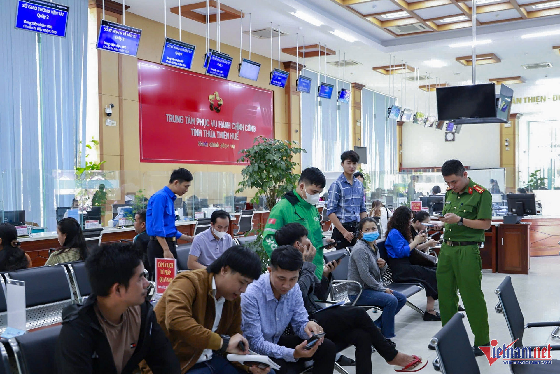 W-Hue Ly Lich Tu Phap Qua VNeID 2.jpg