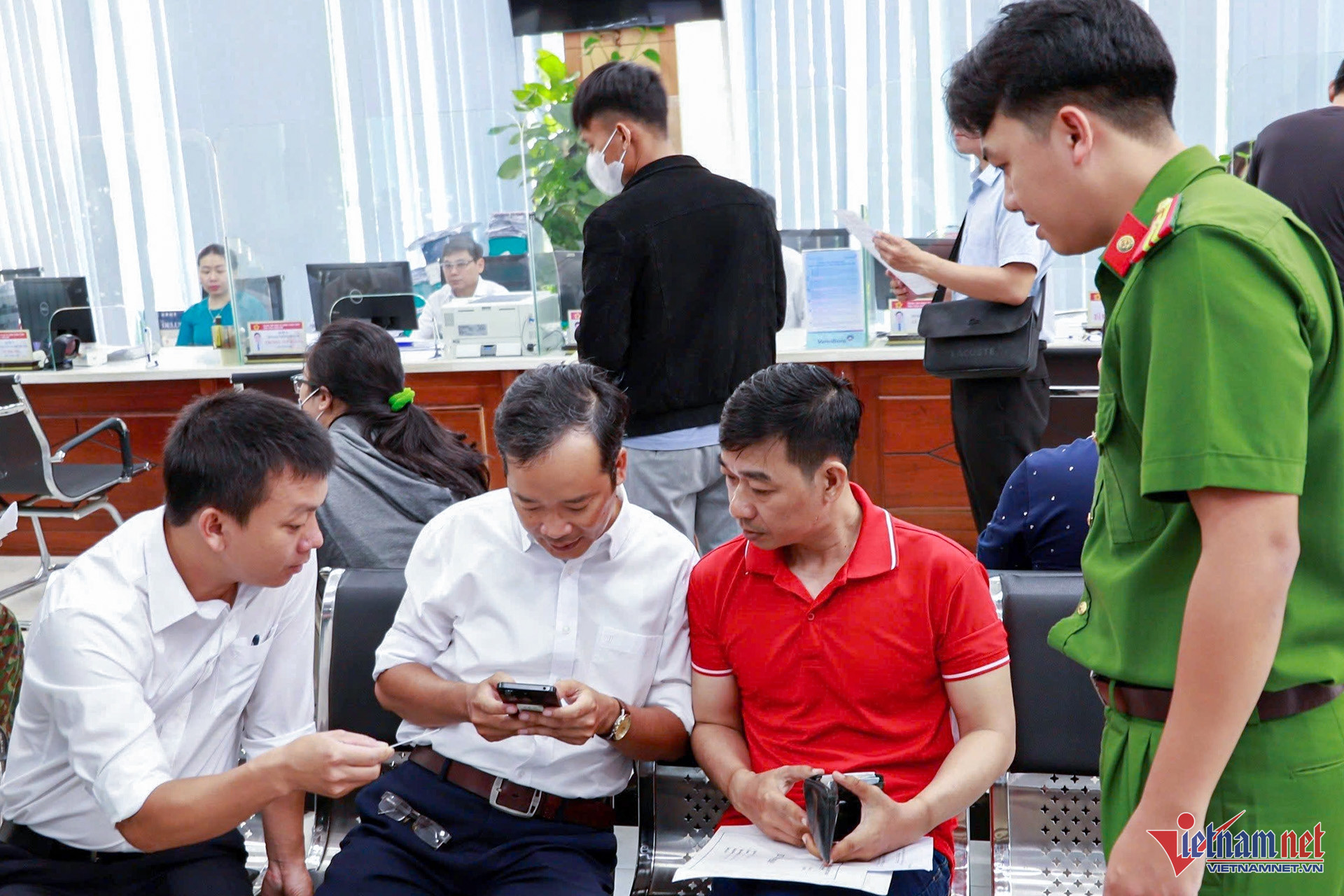 W-Hue Ly Lich Tu Phap Qua VNeID 3.jpg