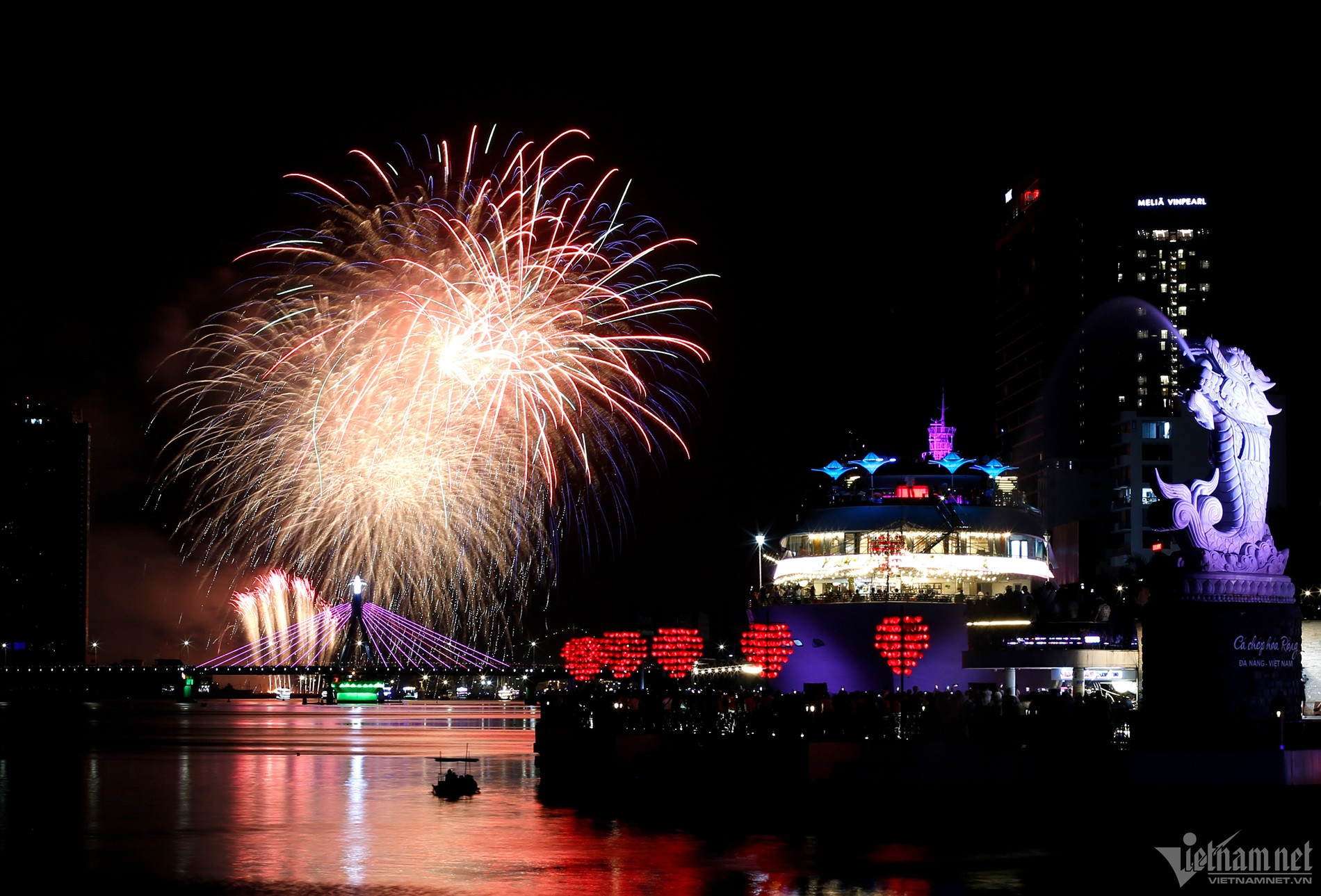 w phao hoa quoc te 1 1031.jpg