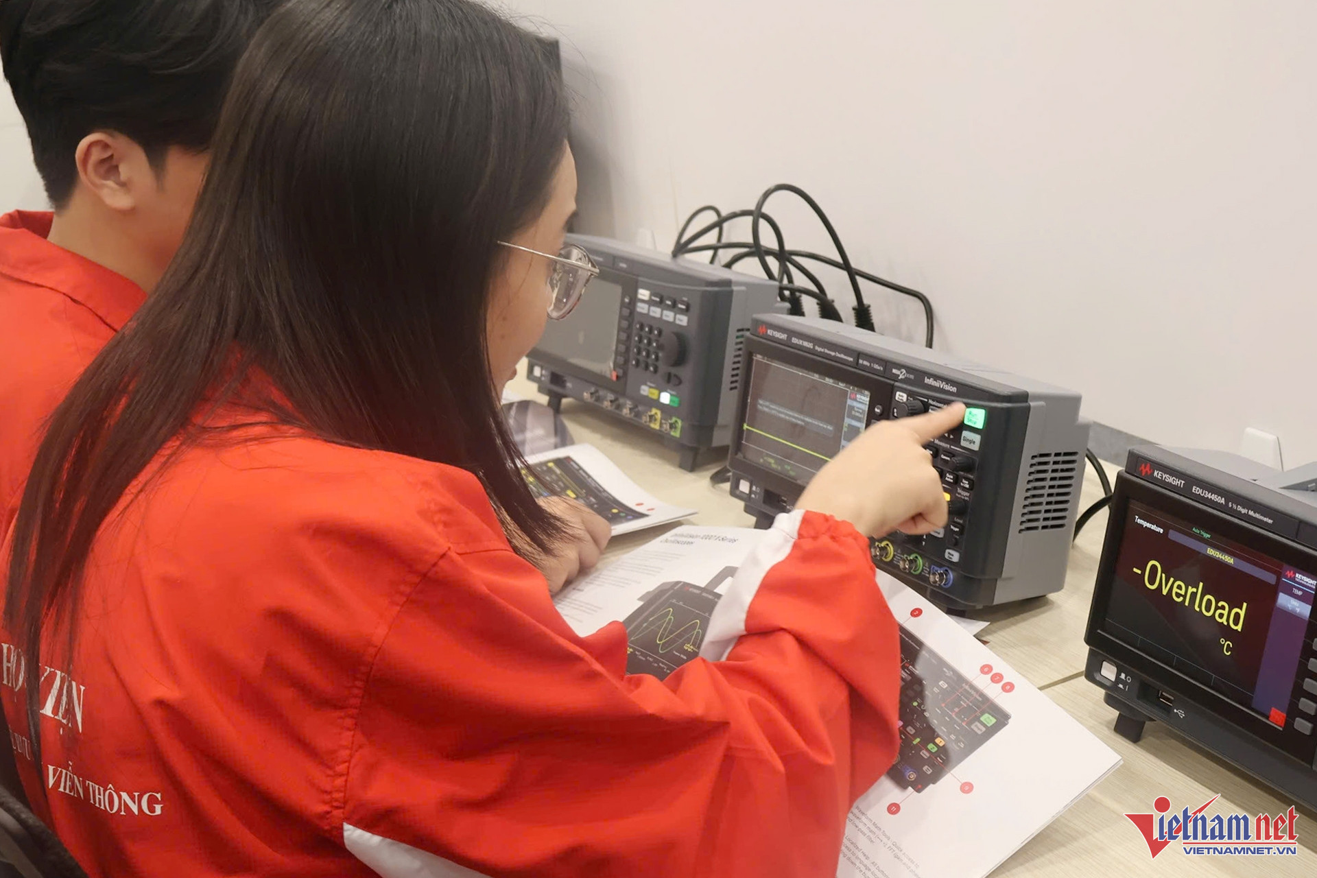 W-thiet bi do kiem dien tu sinh vien PTIT 1 1.jpg