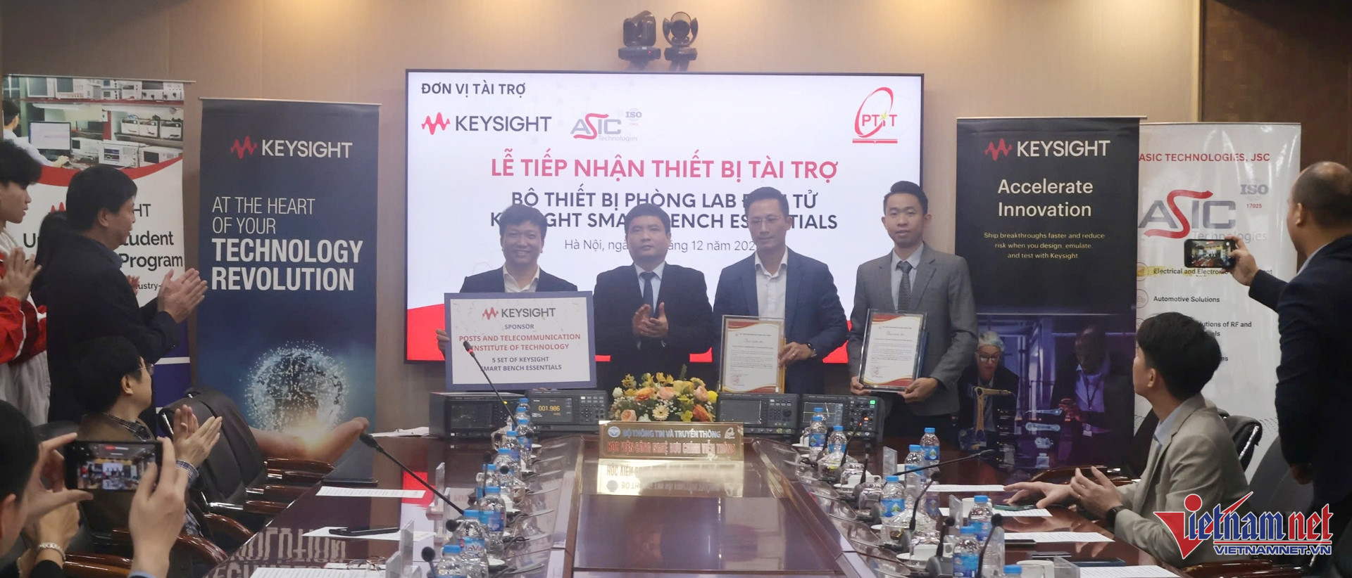 W-tiep nhan tai tro 1.jpg