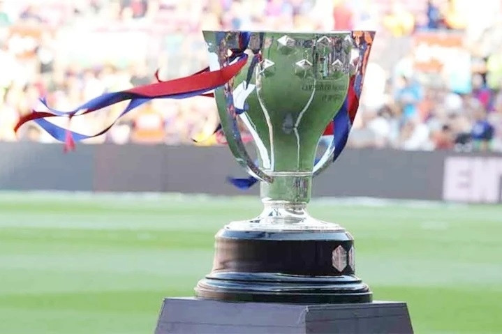 Real Madrid thua sốc, mất ngôi đầu vào tay Barca