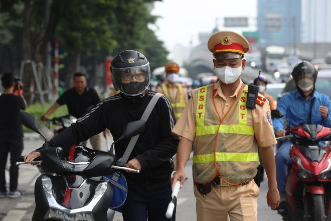 Vượt đèn đỏ bị phạt đến 20 triệu, từ năm 2025 nhiều lỗi giao thông tăng mức phạt