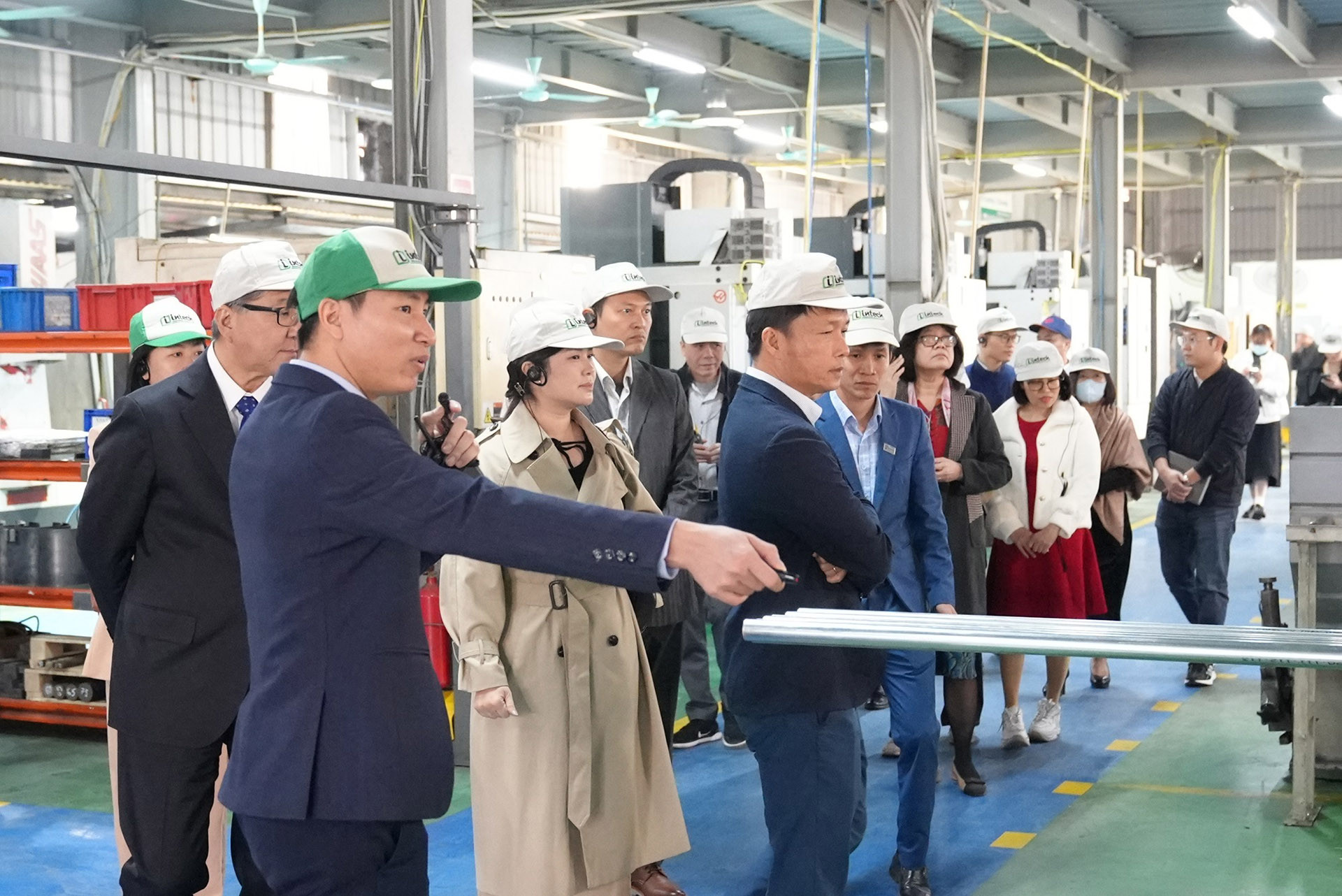 Chương trình tham quan nhà máy Công ty Cổ phần Tập đoàn Kỹ thuật và Công nghiệp Việt Nam (Intech) 2.jpg