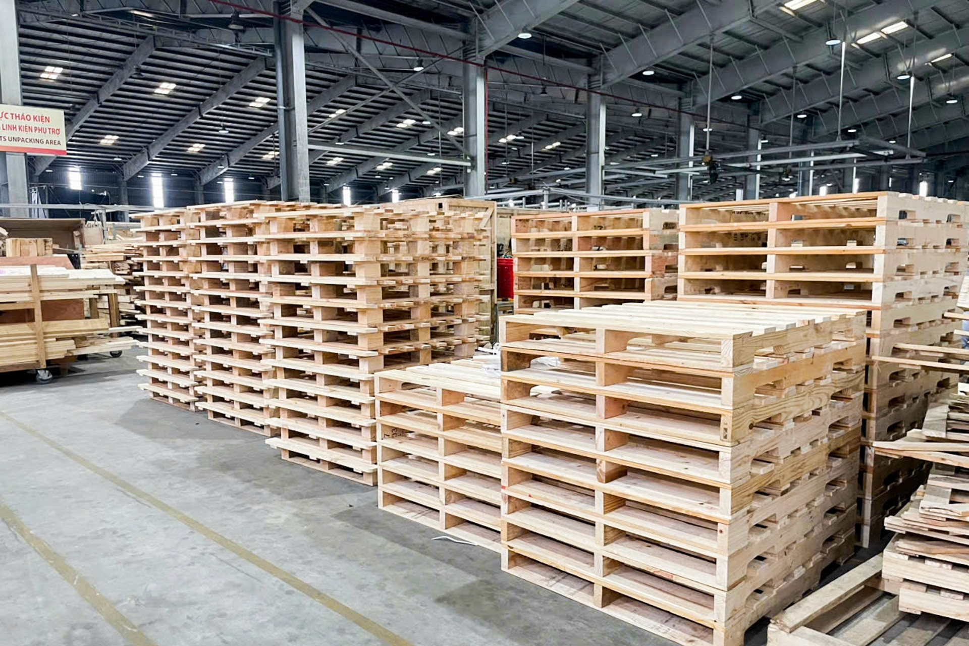 Công ty Đóng gói và Tháo kiện THILOGI cung ứng đa dạng sản phẩm pallet gỗ