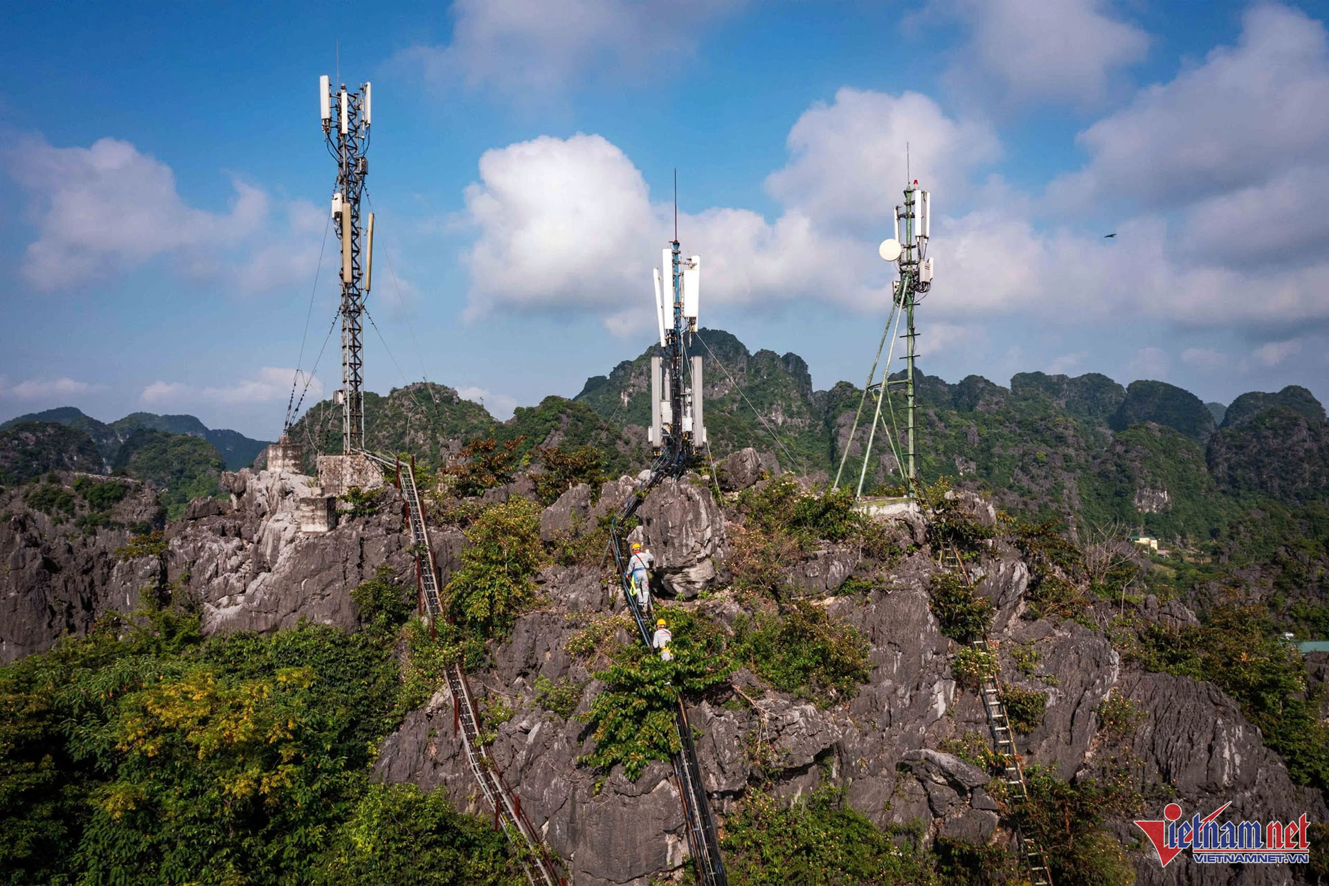 Đầu tư hạ tầng viễn thông: Nền tảng cho chuyển đổi số quốc gia 2 Đầu tư hạ tầng viễn thông: Nền tảng cho chuyển đổi số quốc gia