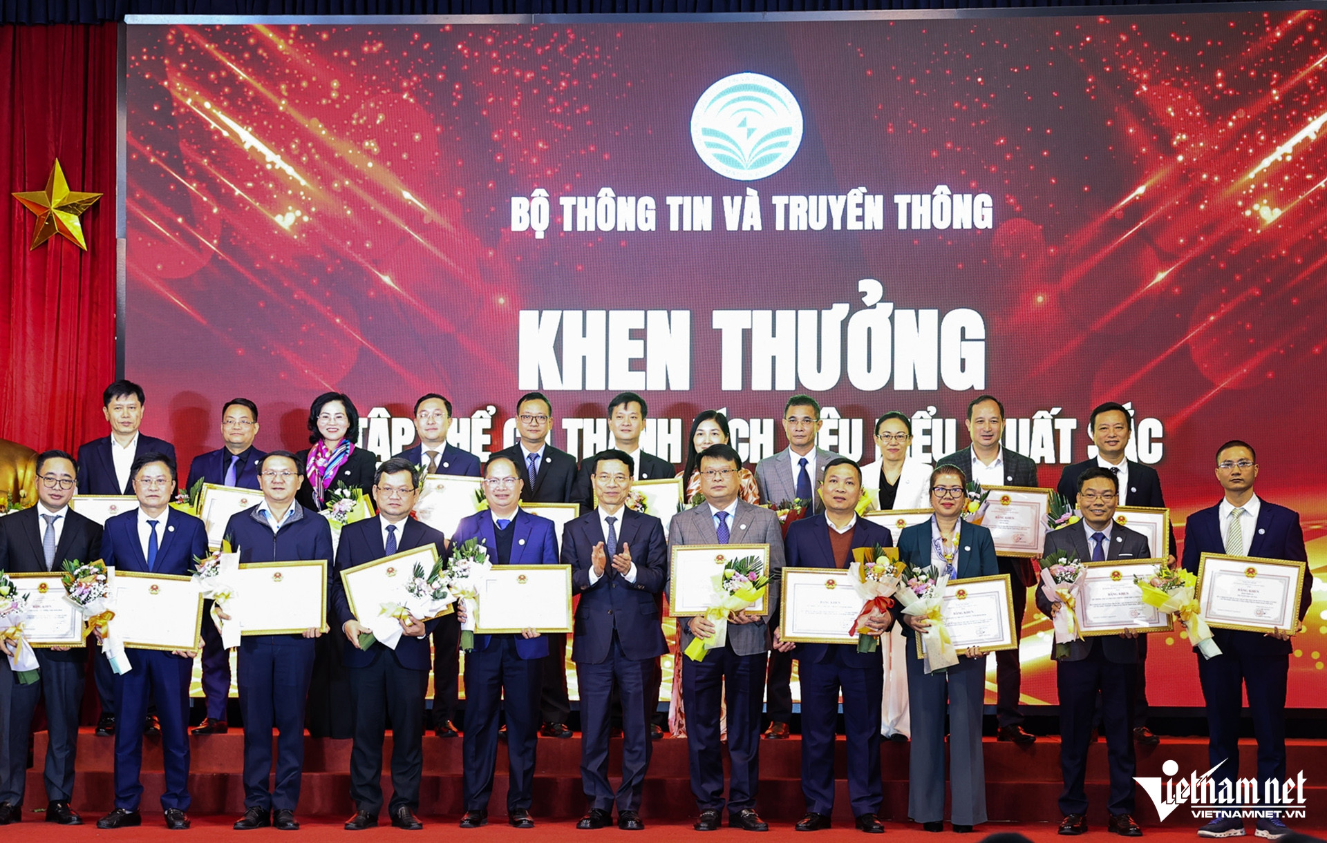 W-Khen thuong PH.jpg