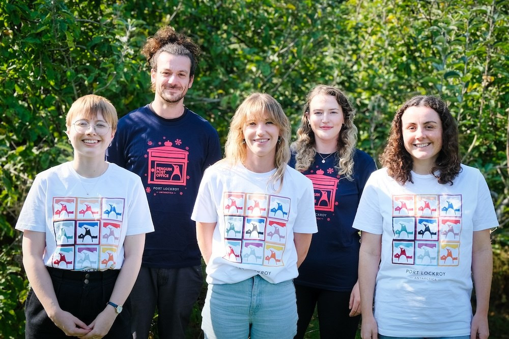 1 port lockroy team core.jpg