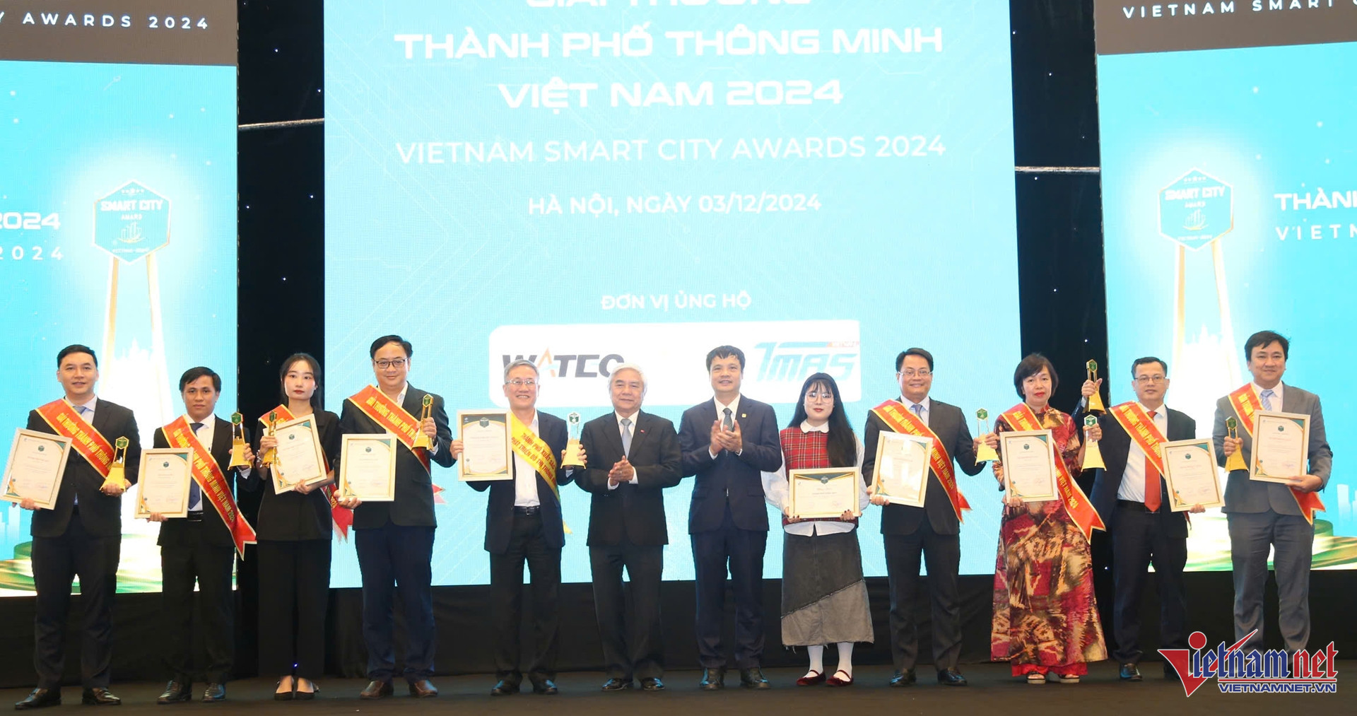 W-trao giai thanh pho thong minh 2 1.jpg