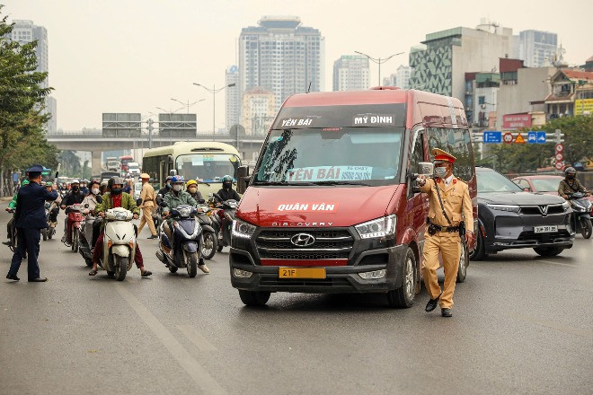 CSGT bí mật ghi hình ô tô khách hợp đồng trá hình, xe limousine vi phạm