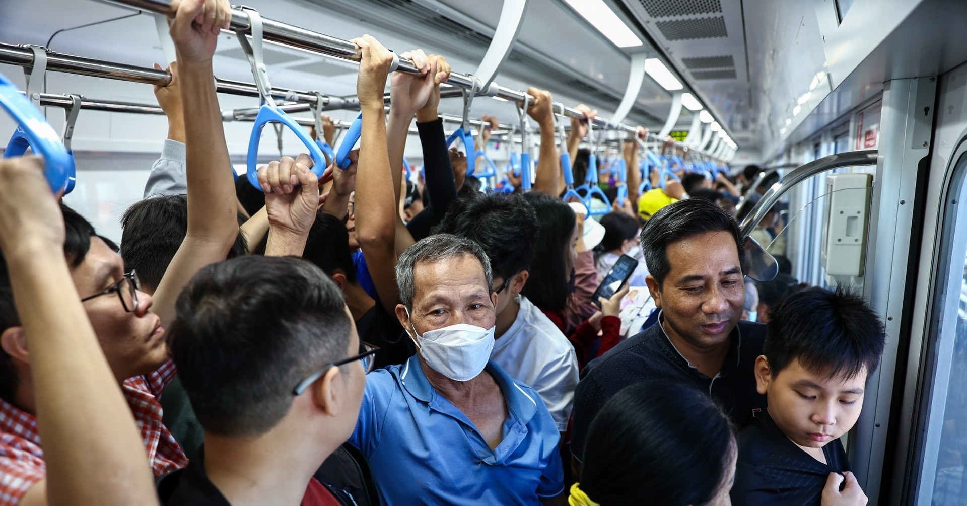 Metro số 1 liên tục ‘lập đỉnh’, khách đi từ ngày 2/1/2025 phải quét mã QR