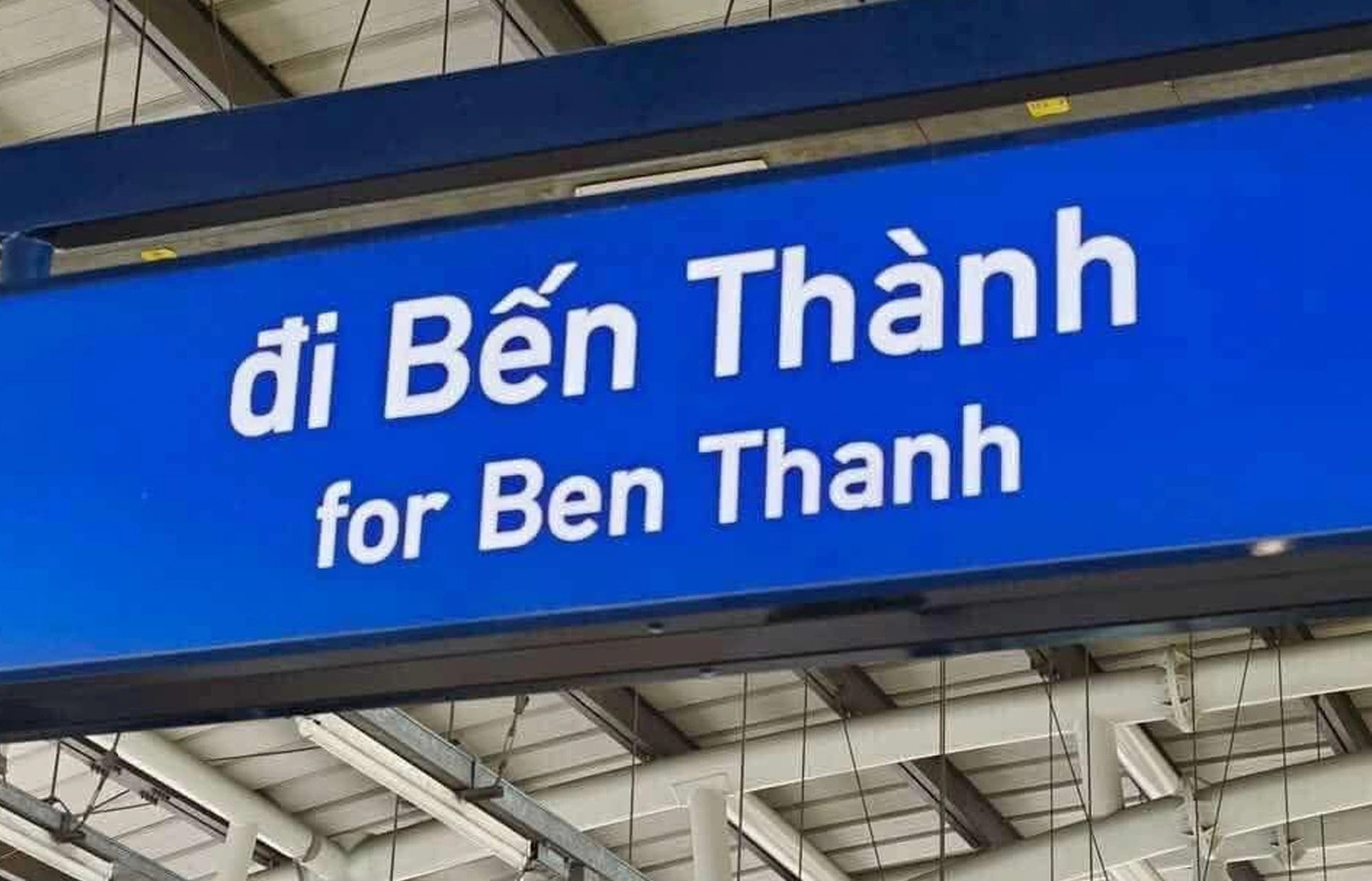 Biển chỉ dẫn ‘For Ben Thanh’ hay ‘to Ben Thanh’ gây tranh cãi