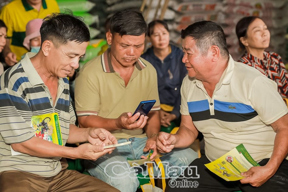 'Bác sĩ nông học' trong lòng bàn tay