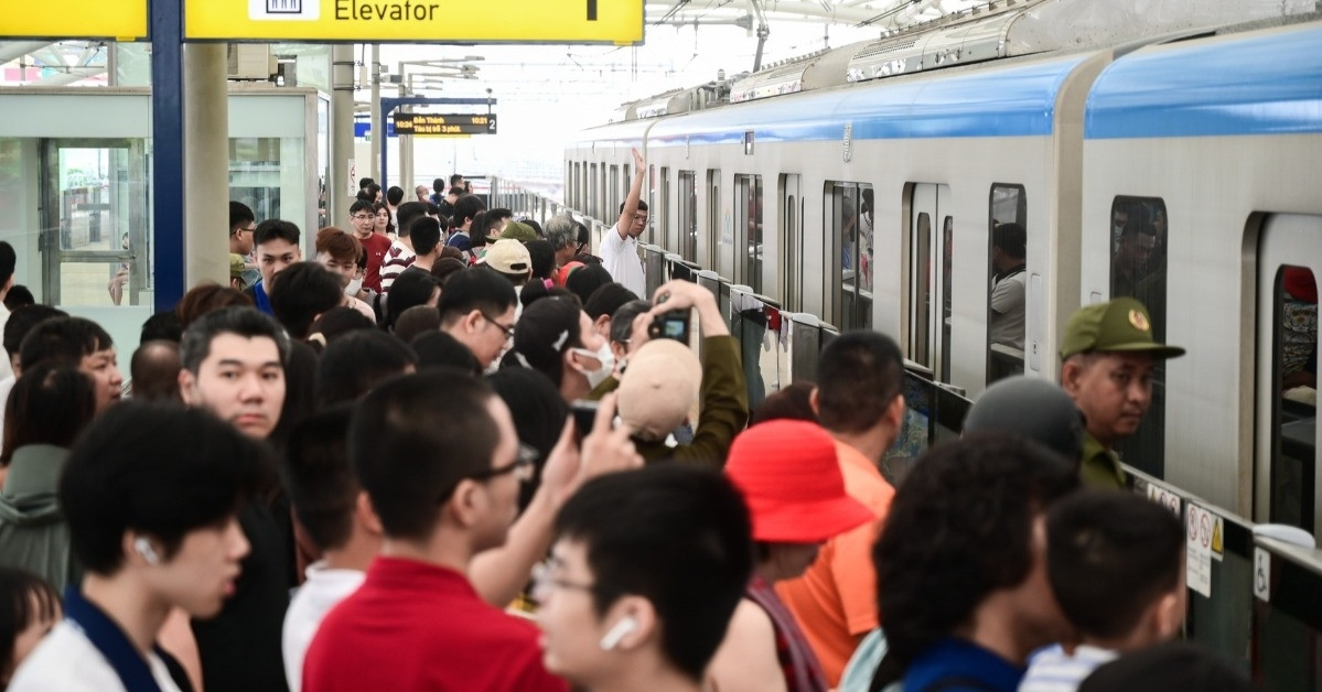 Metro số 1 tăng giờ, số chuyến tàu phục vụ người dân dịp Tết Dương lịch 2025