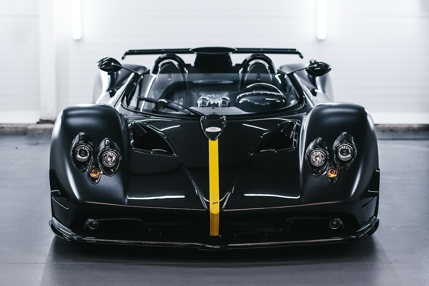 Siêu xe Pagani Zonda HP Barchetta trị giá hơn 18 triệu USD tái xuất sau tai nạn