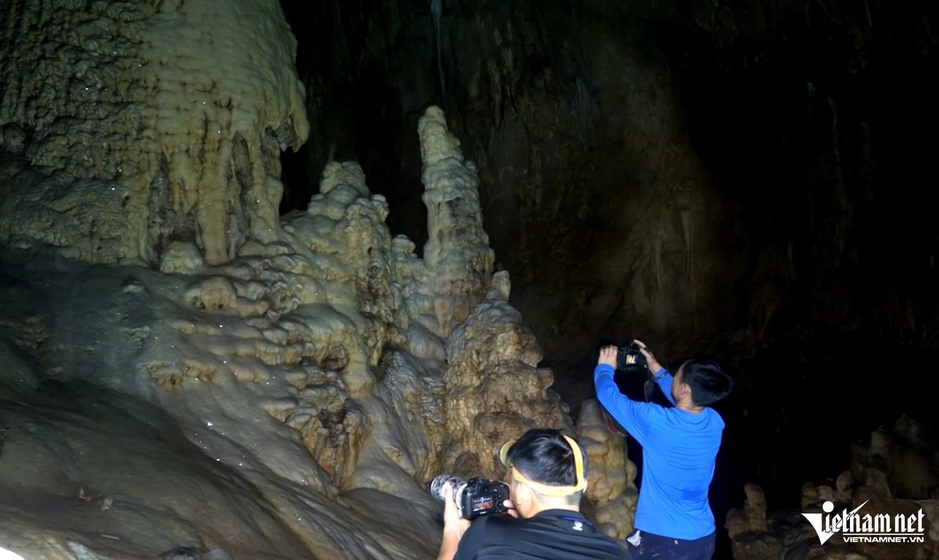 W-4Nhũ đá hình tượng phật.jpg