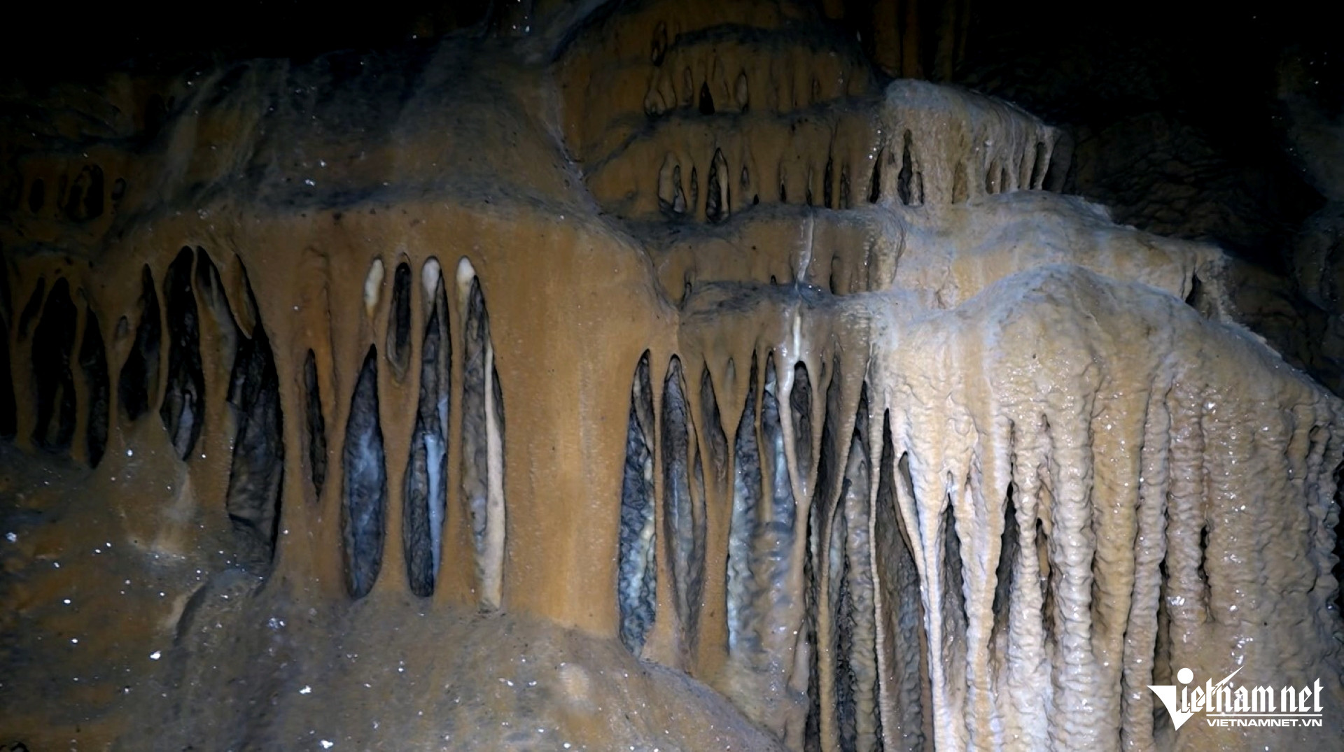 W-8Nhũ đá hình tượng phật.jpg