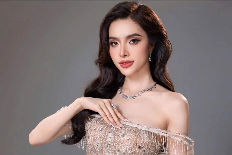 Á hậu Hạnh Nguyên chuyển hóa nội tâm nhờ sách về Phật pháp