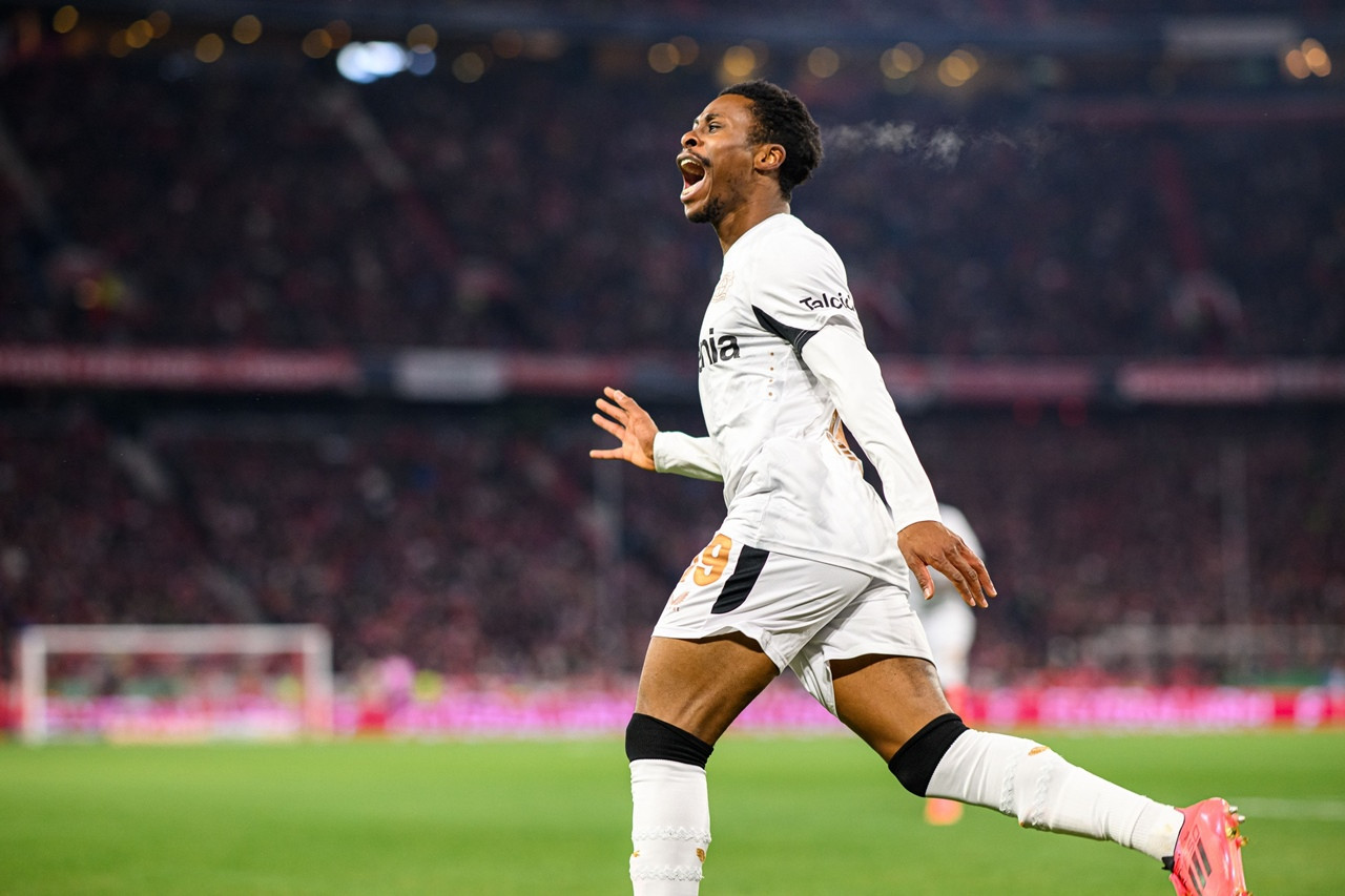 bayern munich 0 1 Leverkusen.jpg