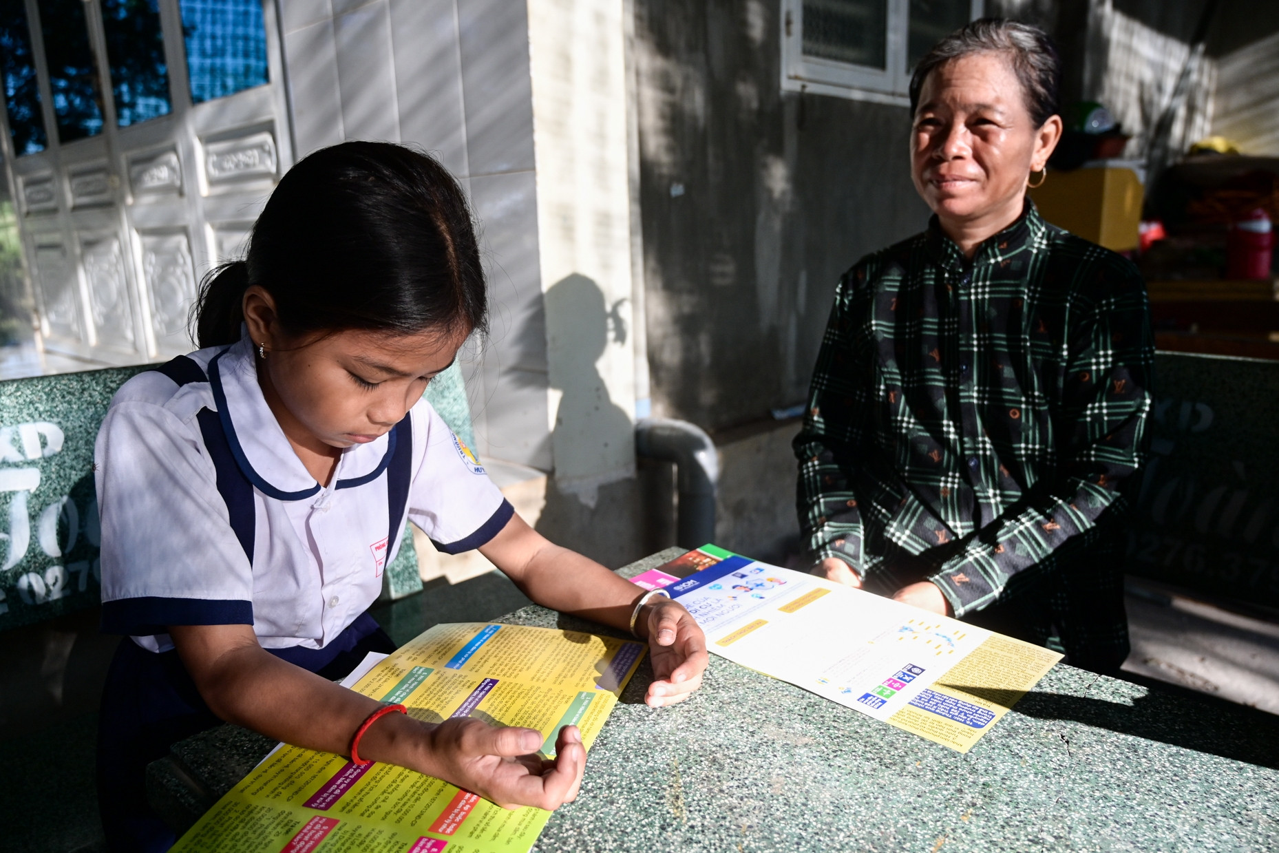 Tuyên truyền qua mô hình &apos;Tổ phụ nữ vần đổi công Việt Nam - Campuchia&apos;