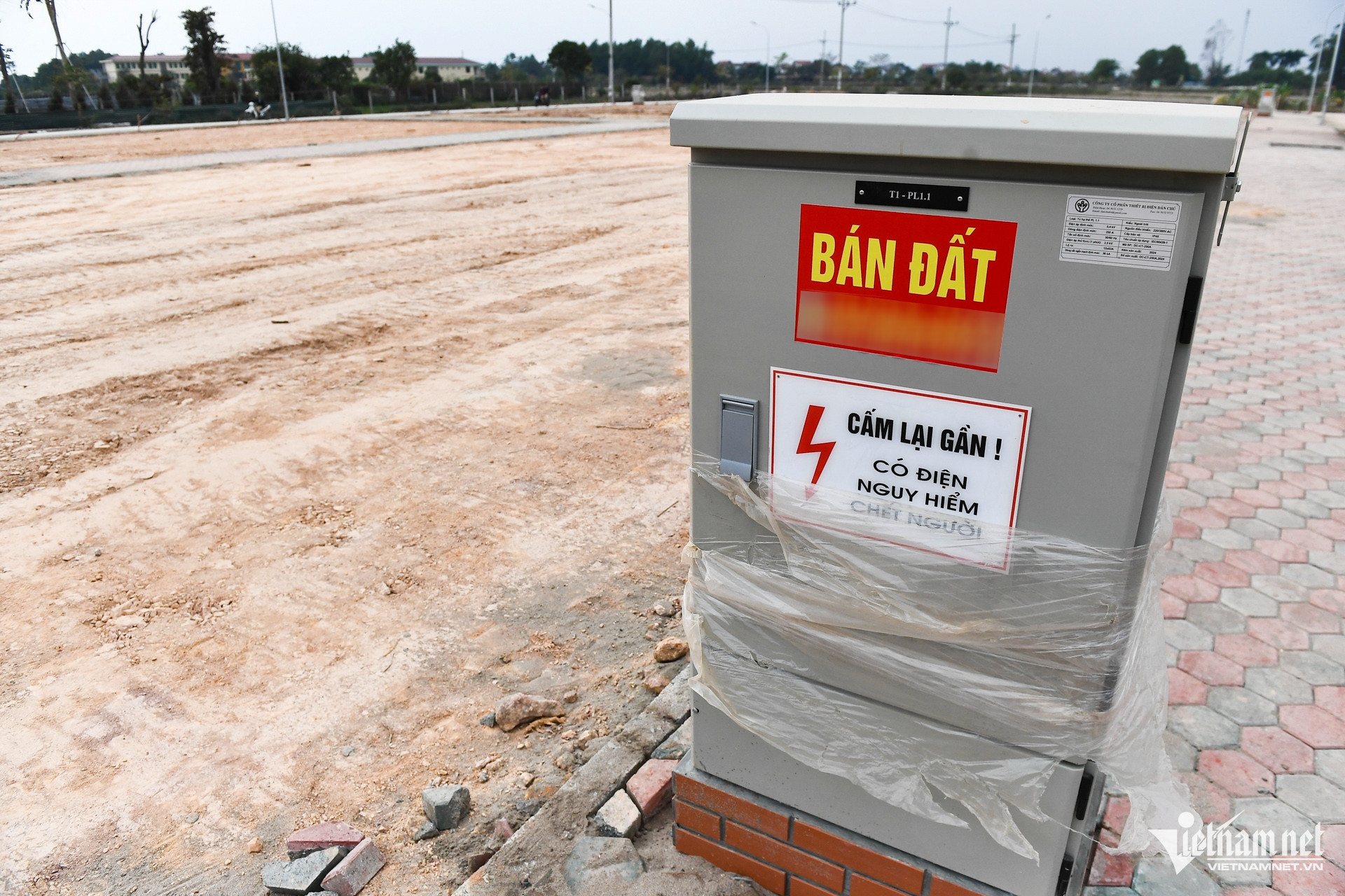 W-bat dong san soc son.jpg