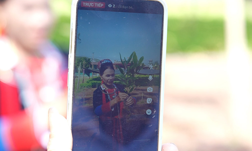 ba Truong Thi Hau 2.jpg