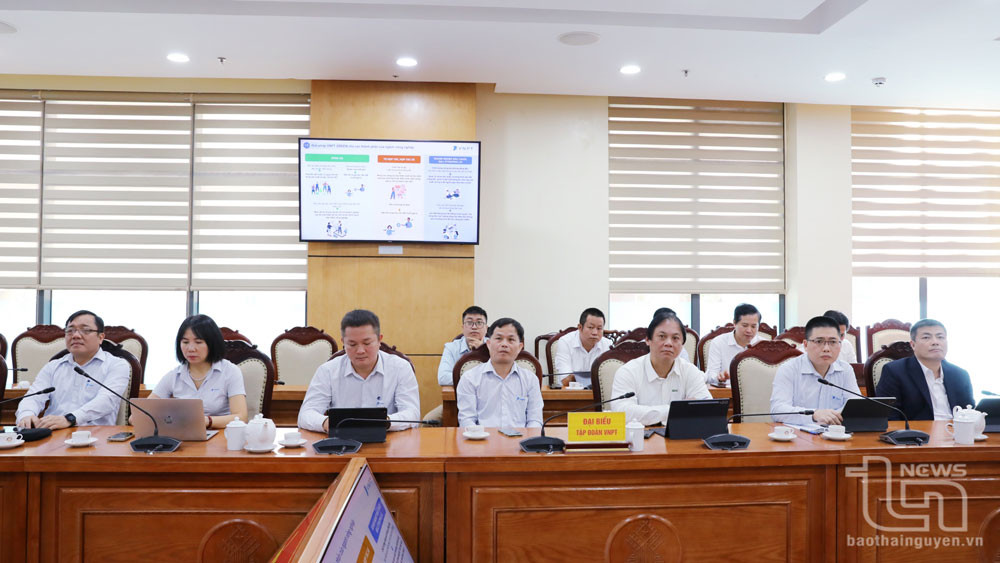 Các đại biểu dự cuộc họp.