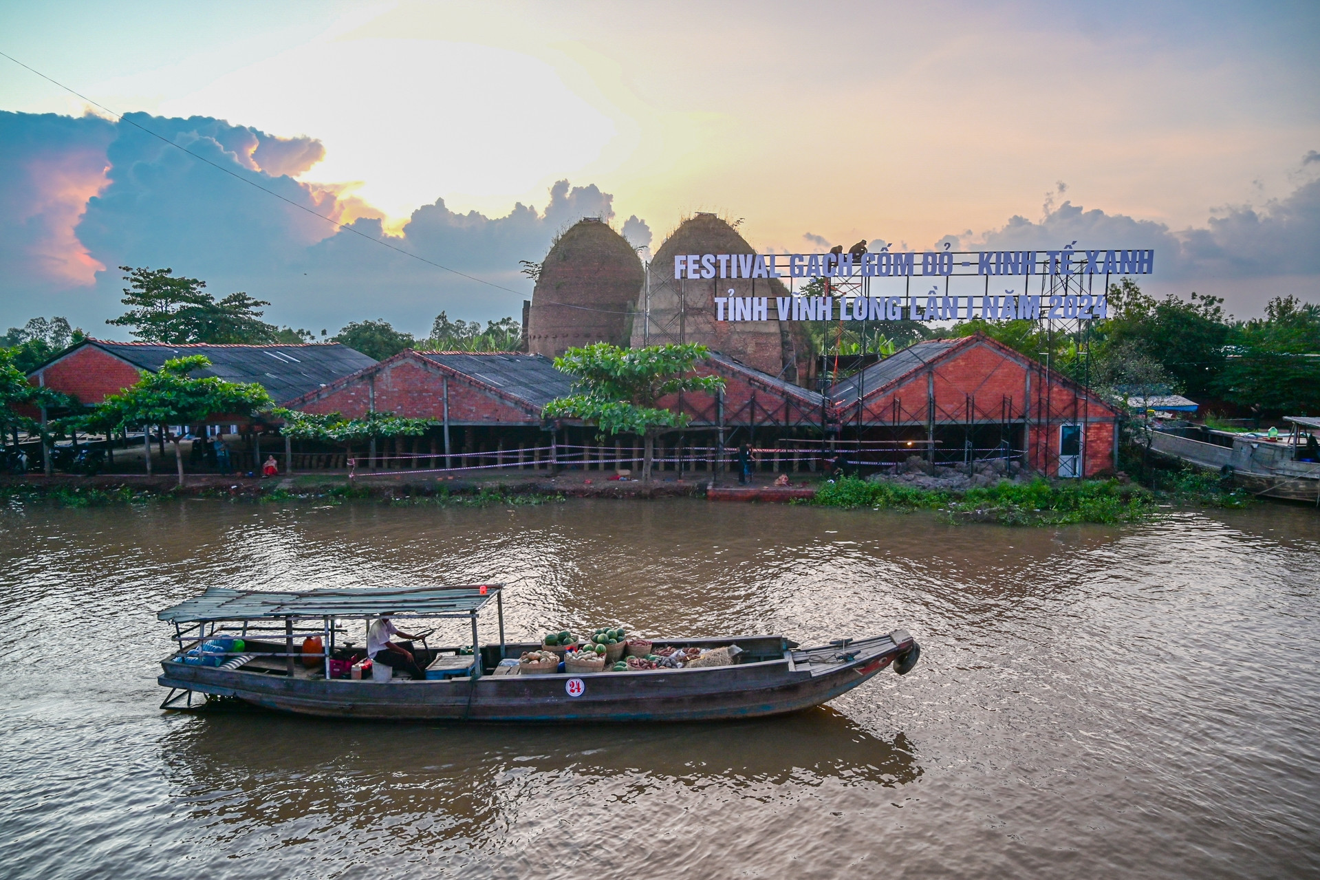 Làng nghề lò gạch, gốm trăm tuổi ở Vĩnh Long thành khu du lịch trọng điểm