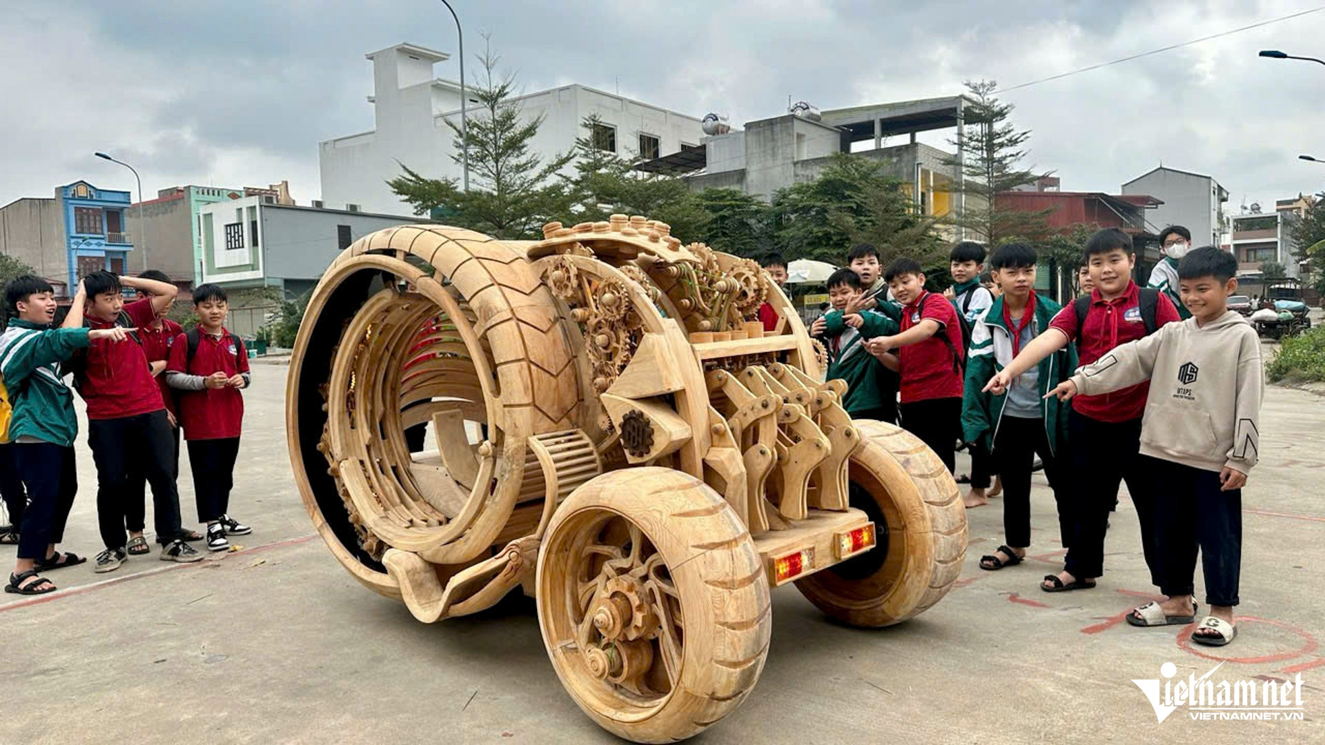 W-làm ô tô bằng gỗ.JPG.jpg