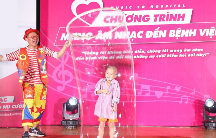 Chăm sóc tinh thần giúp người ung thư quên đi bệnh tật