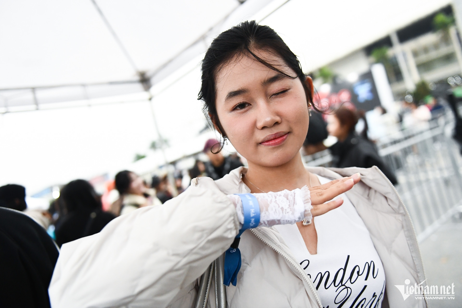 W-anh trai say hi 16.jpg