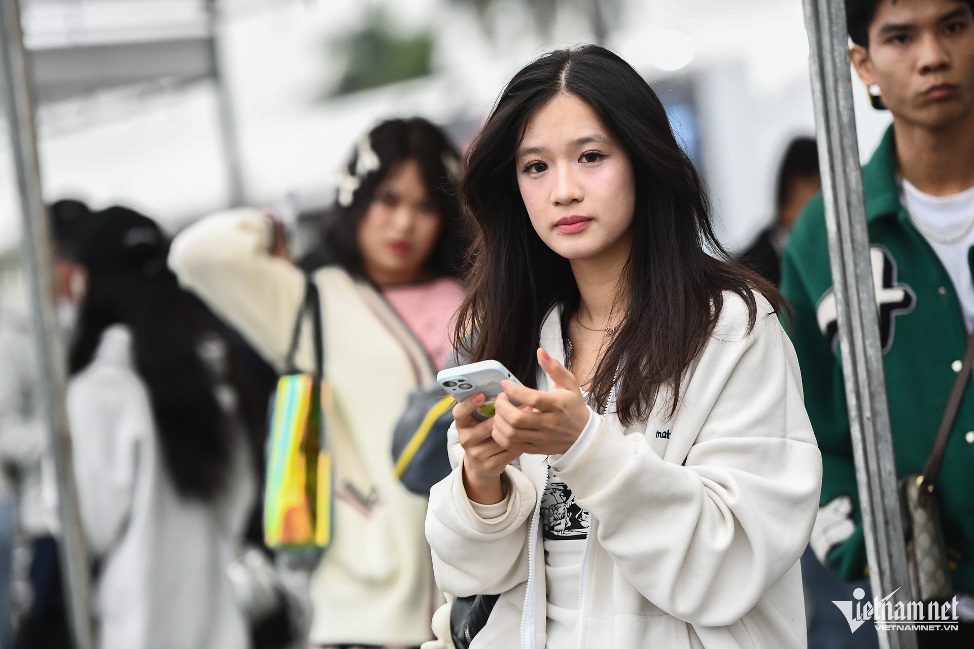 W-anh trai say hi 3.jpg