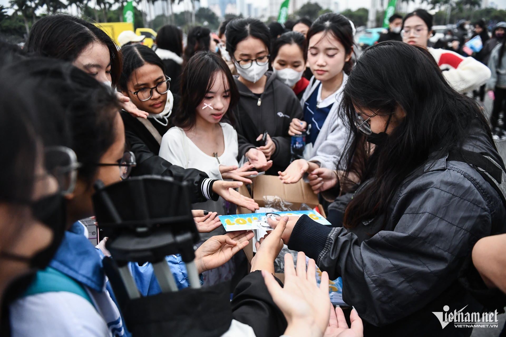 W-anh trai say hi 8.jpg