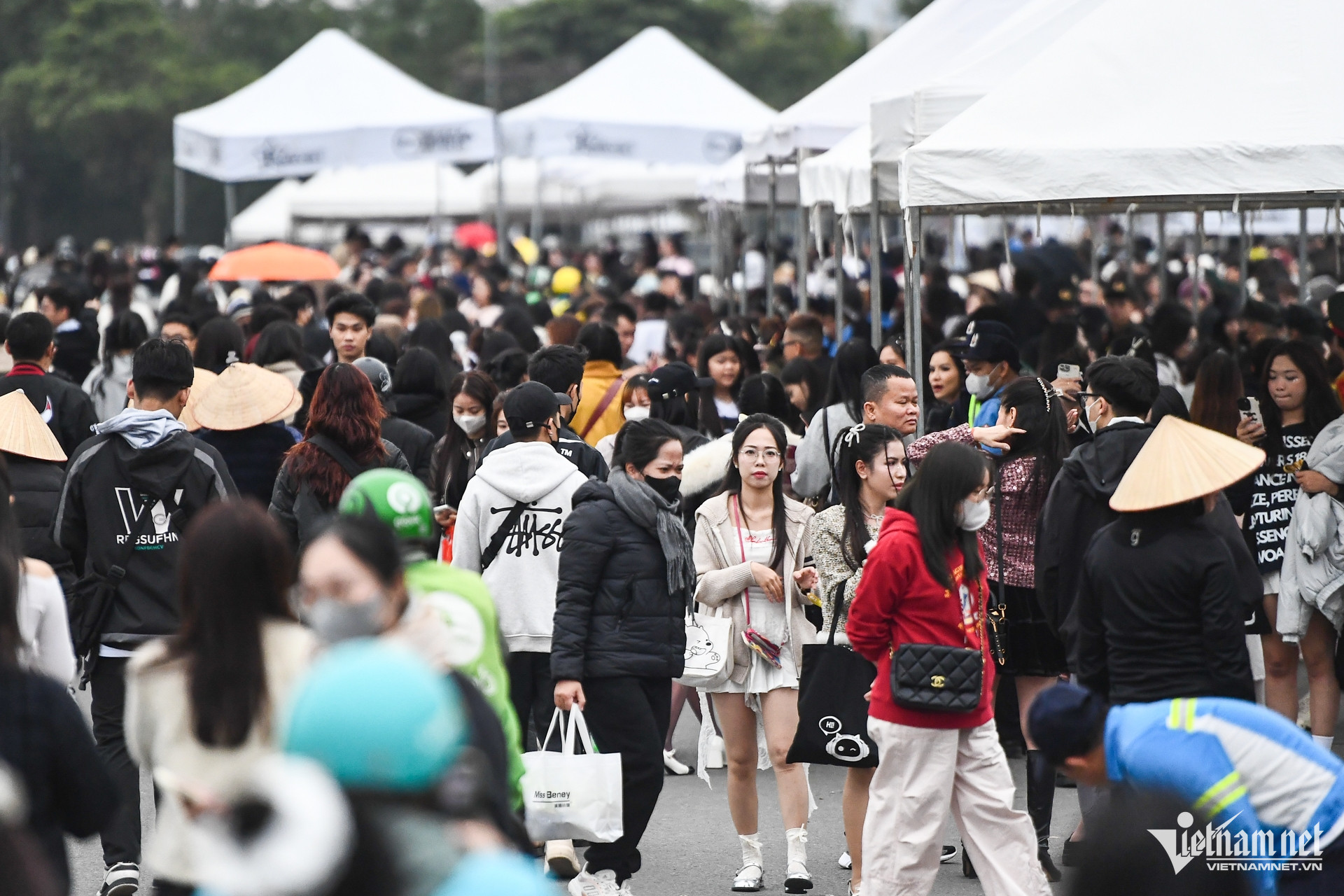 W-anh trai say hi.jpg