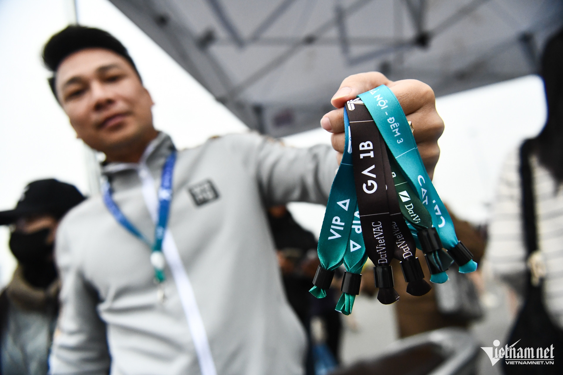 W-anh trai say hi 9.jpg