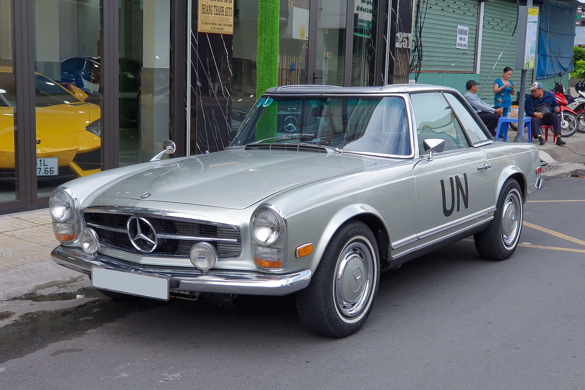 Ông Đặng Lê Nguyên Vũ tậu xế cổ Mercedes-Benz 280 SL