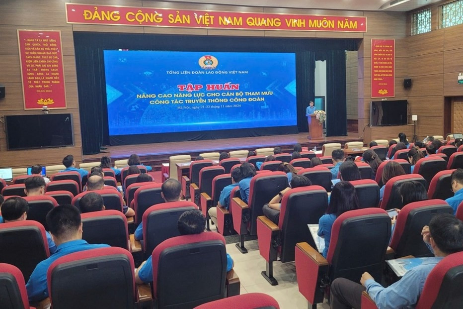 Tập huấn nâng cao năng lực cho cán bộ tham mưu công tác truyền thông Công đoàn