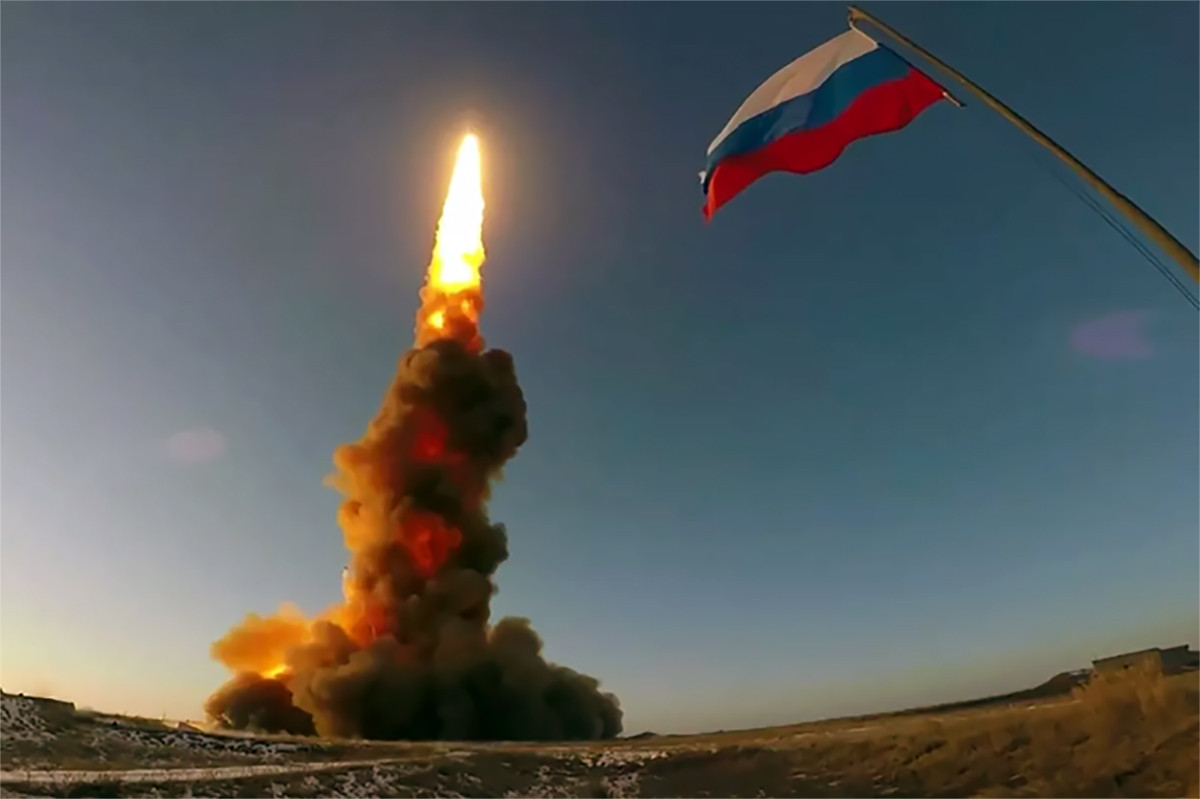 ten lua sieu vuot am Oreshnik Sputnik.jpg