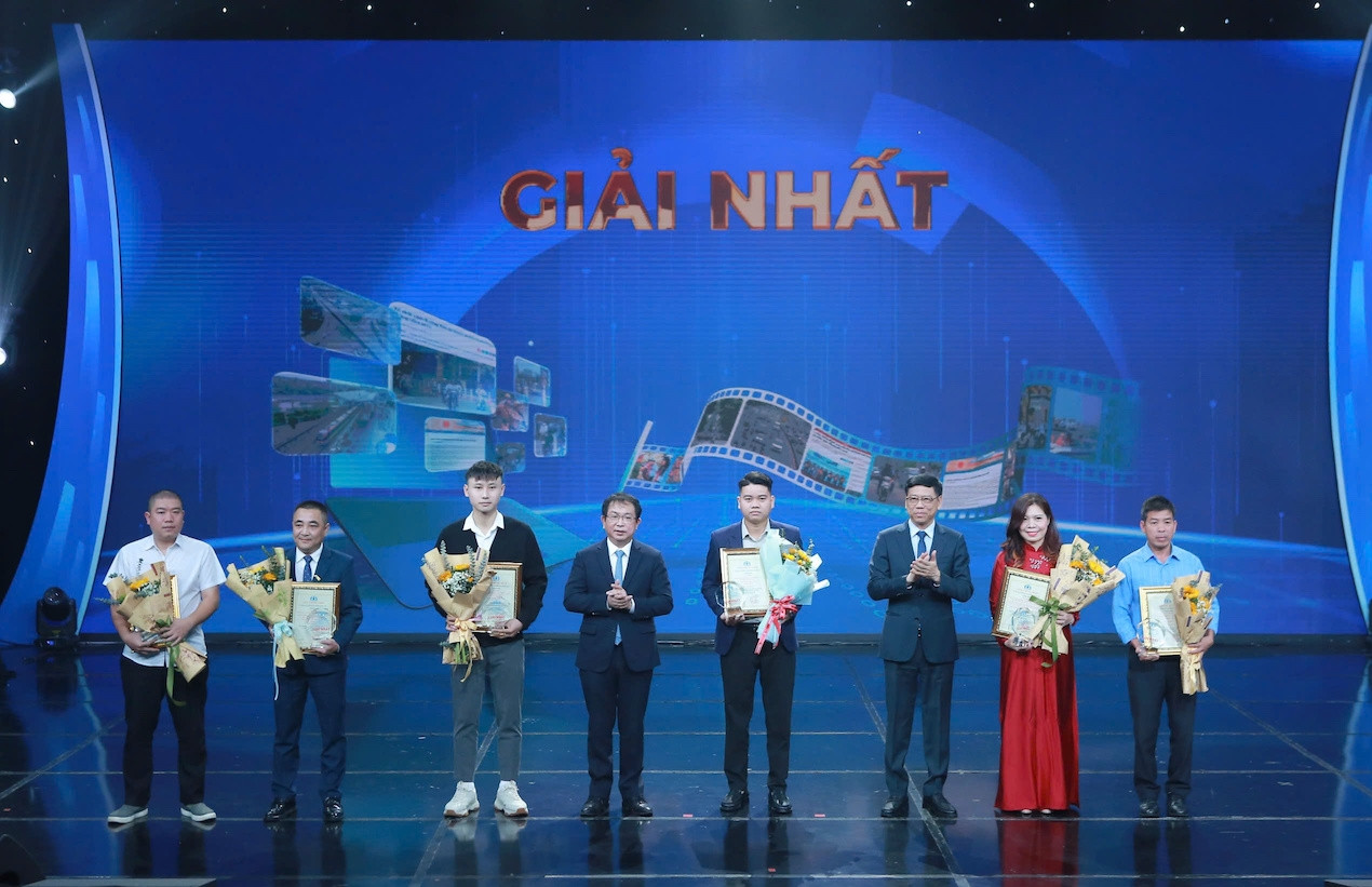 Trao giải &apos;Báo chí tuyên truyền về an toàn giao thông&apos; năm 2024