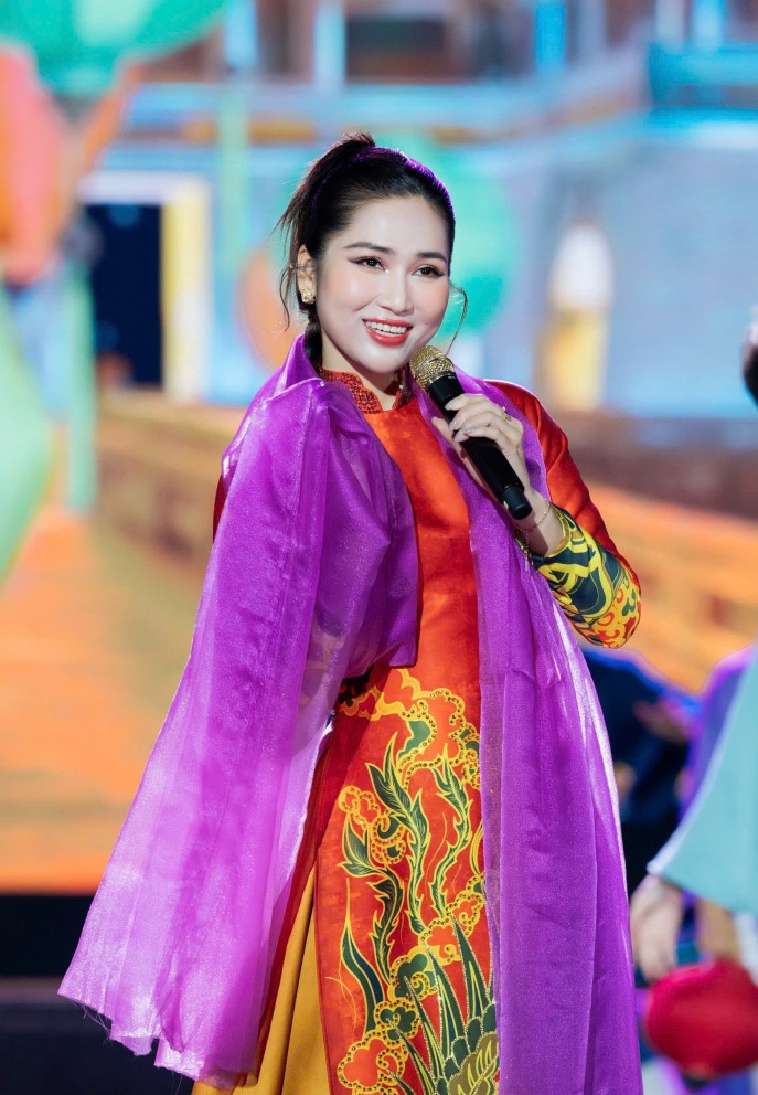 batch_Như Huỳnh trên sân khấu Í A Fest đêm bế mạc Fest NB.jpg