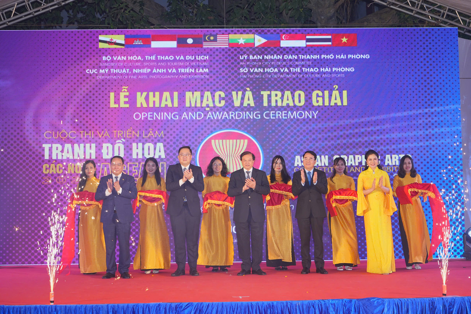 Khai mạc 1.jpg