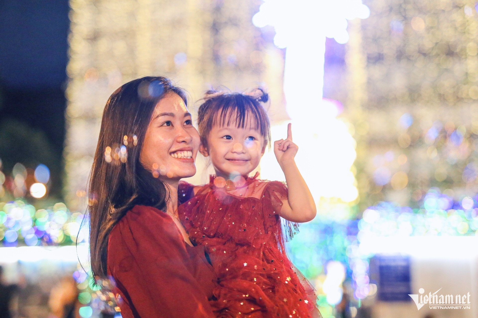 W-nhà thờ Đức Bà, TPHCM.jpg