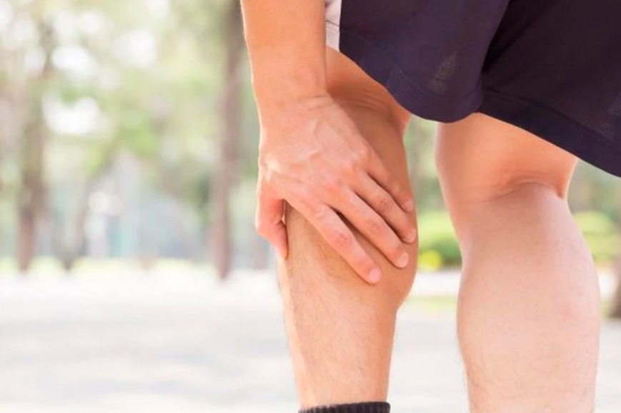 Đi bộ một lúc đã đau chân là dấu hiệu cảnh báo căn bệnh nguy hiểm