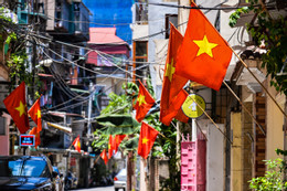 Hà Nội tặng cờ Tổ quốc cho người dân dịp kỷ niệm 70 năm Ngày Giải phóng Thủ đô