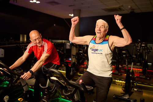 Cụ ông 93 tuổi tham gia 52 giải chạy marathon, tập gym 6 ngày/tuần