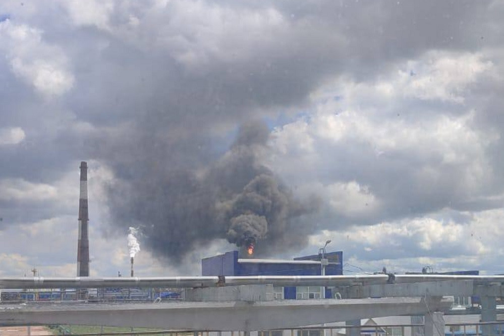UAV Ukraine tấn công nhà máy lọc dầu lớn thứ 10 tại Nga