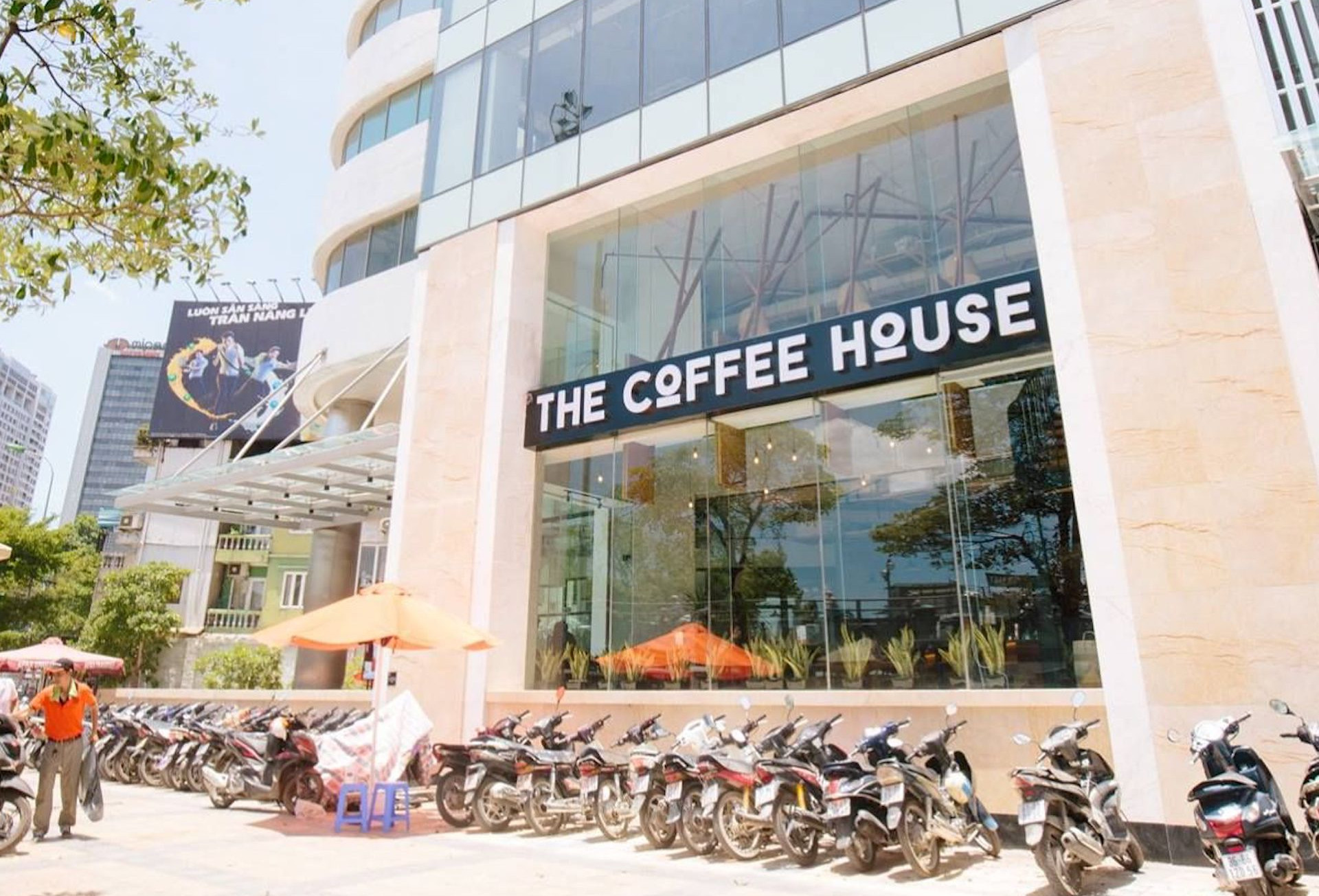 Vụ rơi kính tại The Coffee House khiến bác sĩ hôn mê: ‘Tử huyệt’ của kính cường lực