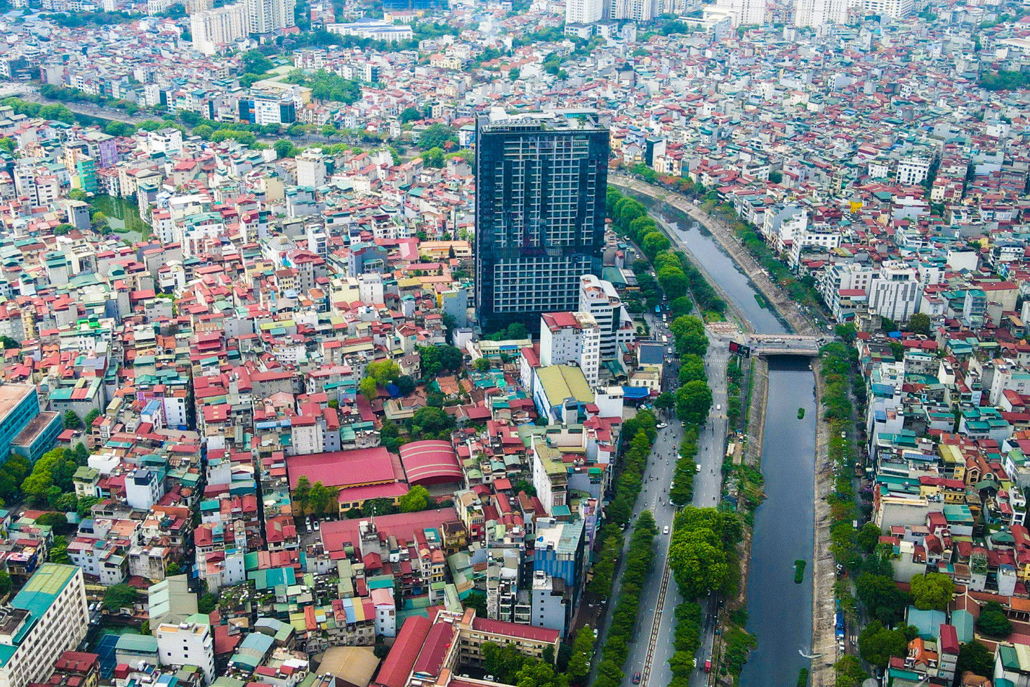 Mở rộng đường Láng không phải giải pháp duy nhất hạn chế ùn tắc