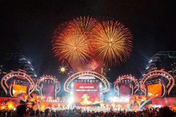 Hơn 1000 nghệ sĩ biểu diễn ở Lễ hội Hoa Phượng Đỏ 2024